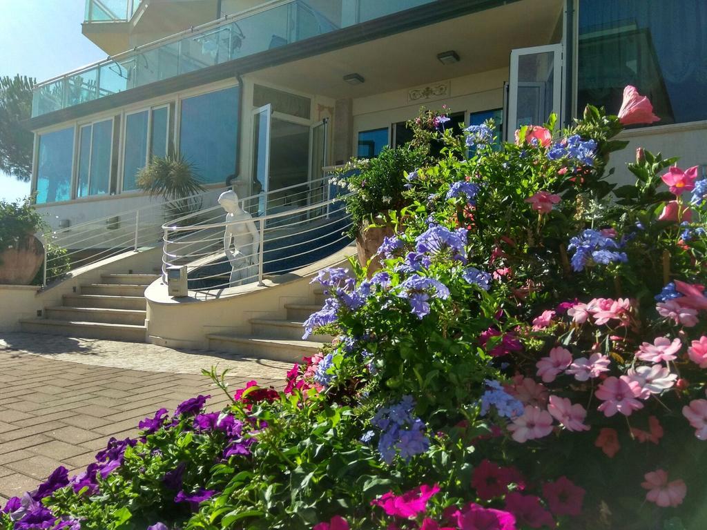 Hotel Lady Mary Milano Marittima Exterior foto