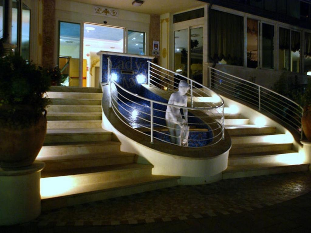 Hotel Lady Mary Milano Marittima Exterior foto